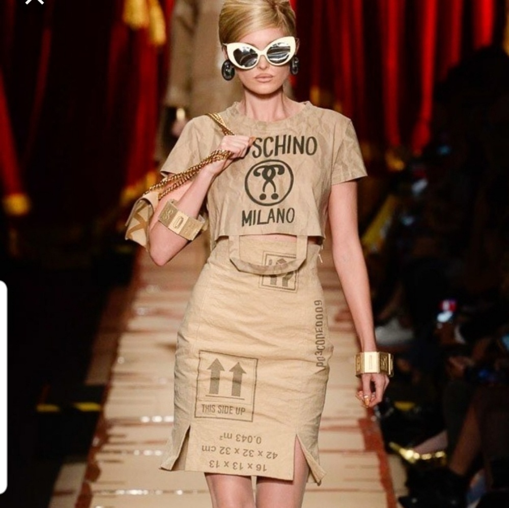 Moschino Crop Bag tshirt